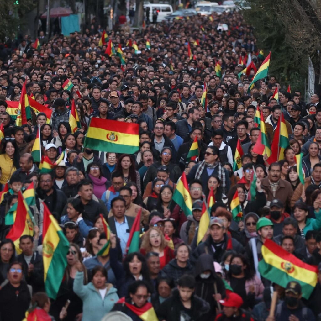 En Bolivia crecen las protestas para exigir el fin de los bloqueos y aliviar la presión sobre La Paz