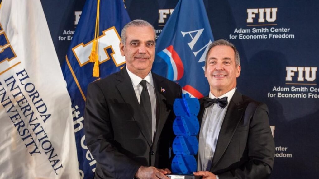 Abinader recibe en FIU el premio Champion of Freedom y reafirma su mensaje sobre libertad, instituciones y transparencia