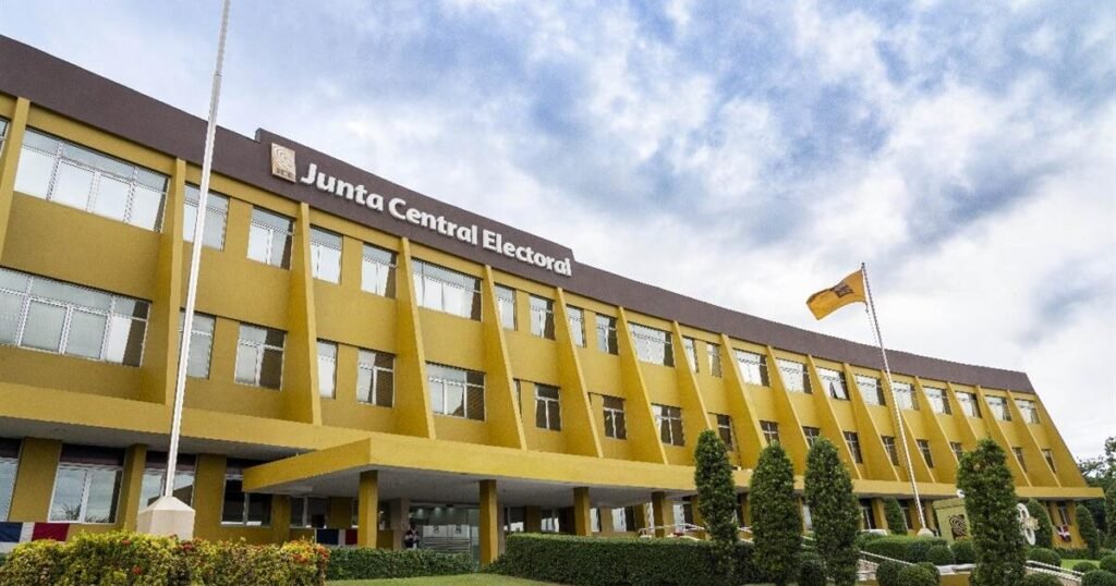Dominicanos en Nueva York respaladan restricción de la JCE sobre encuestas electorales