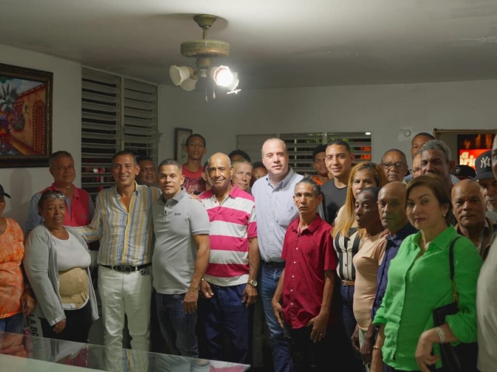 Deserciones del PRM en La Vega fortalecen a Fuerza del Pueblo y presionan al oficialismo