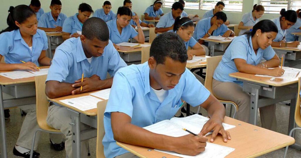 Gobierno abre consulta sobre reforma educativa y persisten dudas sobre sus efectos