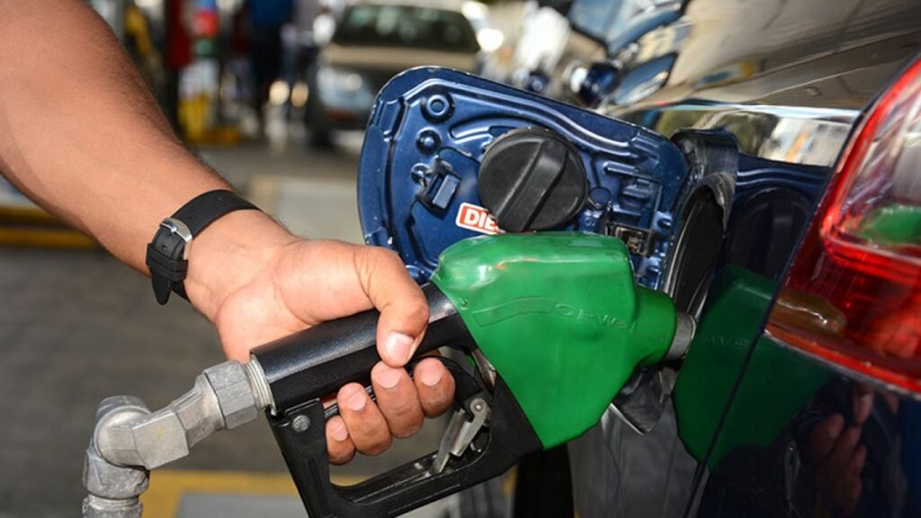 Economista advierte que el alza de las gasolinas encarece la vida y agrava la inflación