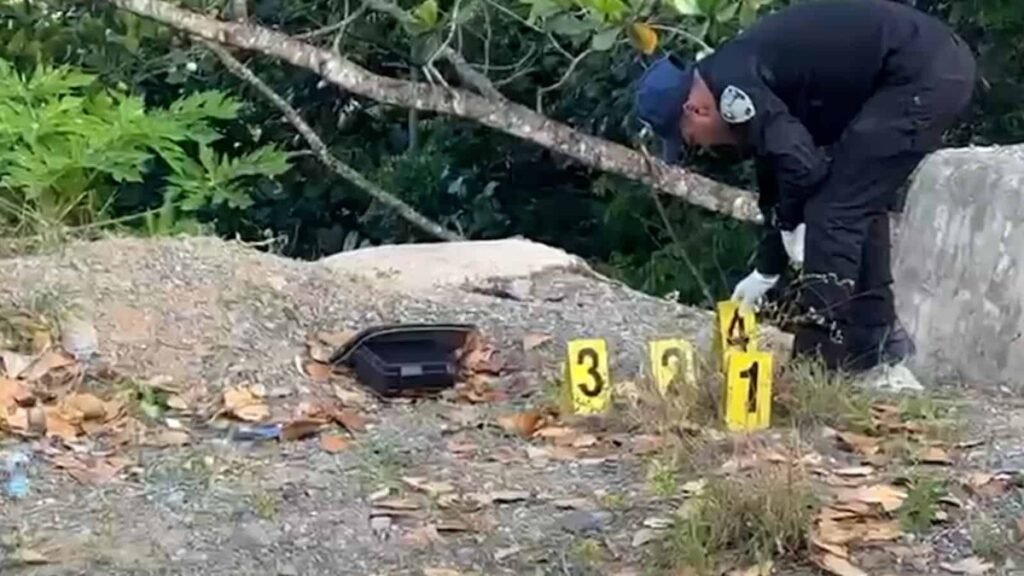 Dos hombres baleados hallados en un precipicio de La Vega reabren dudas sobre la respuesta oficial