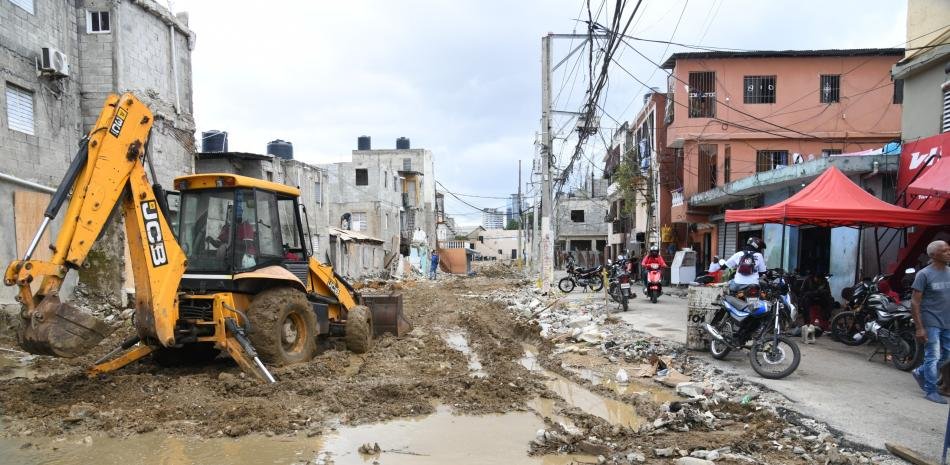 Obra en la calle 9 de Los Praditos avanza entre desalojos y quejas de comerciantes por compensaciones pendientes