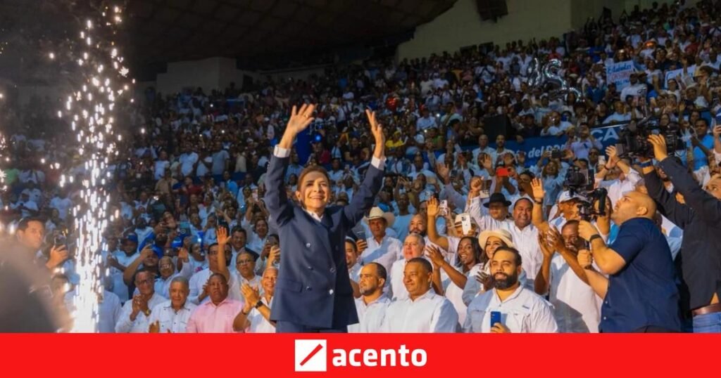Carolina Mejía impulsa sus aspiraciones presidenciales en un acto con marcado énfasis partidario