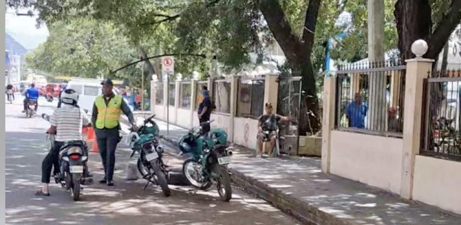 Gobernación detiene operativo de Digesett en Baní y vuelve a tensar el control del espacio público