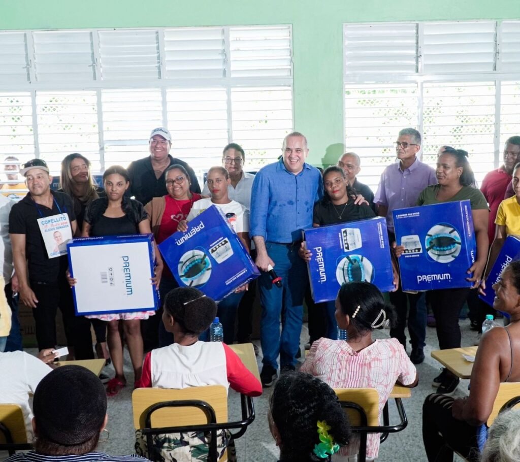 Alexis Victoria pone en marcha una jornada multitudinaria en María Trinidad Sánchez y mantiene el foco sobre actos desde cargos públicos
