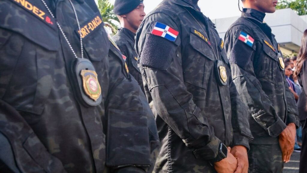 Abinader asciende a 634 agentes de la DNCD y marca un precedente en su carrera interna