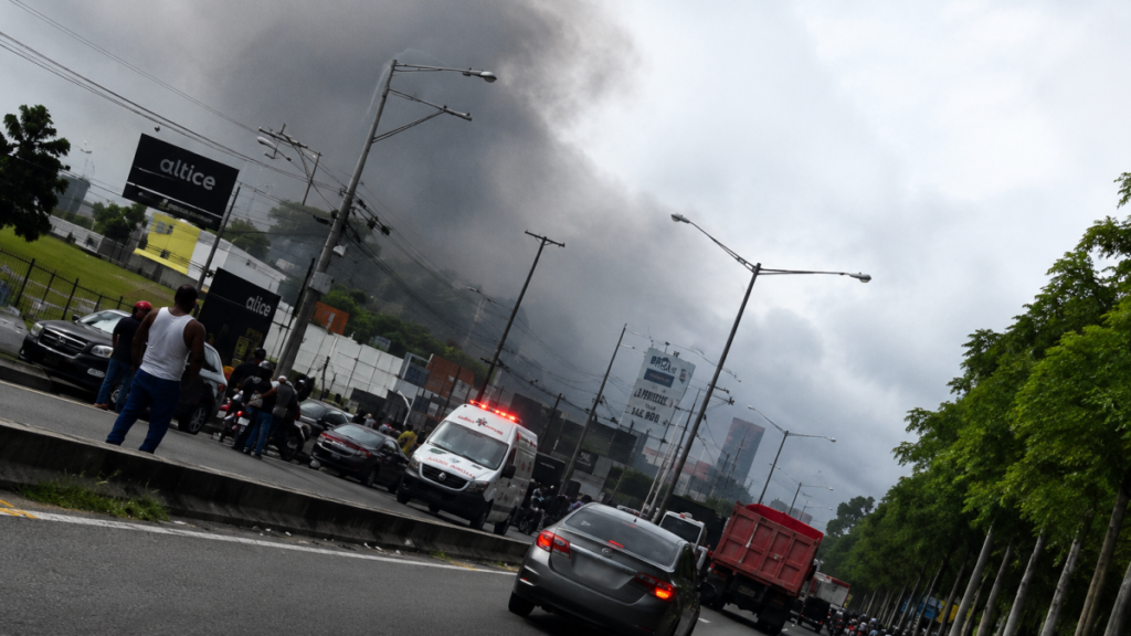Fuego en las cercanías del Jardín Botánico deja preocupación y aún no tiene reporte oficial