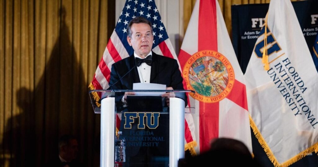 Abinader recibe en FIU el Champion of Freedom Award y Bisonó resalta su liderazgo