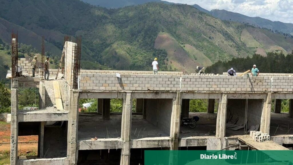 Educación acelera obras escolares en la Cordillera Central tras denuncia de planteles inconclusos