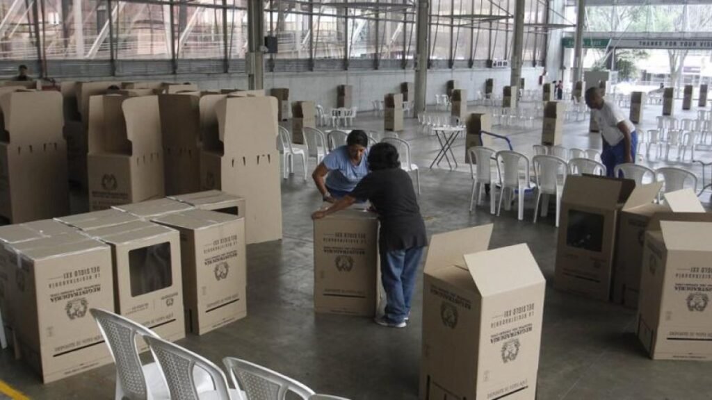 Colombia inicia el escrutinio presidencial entre dudas sobre la transparencia y tras una campaña marcada por la violencia
