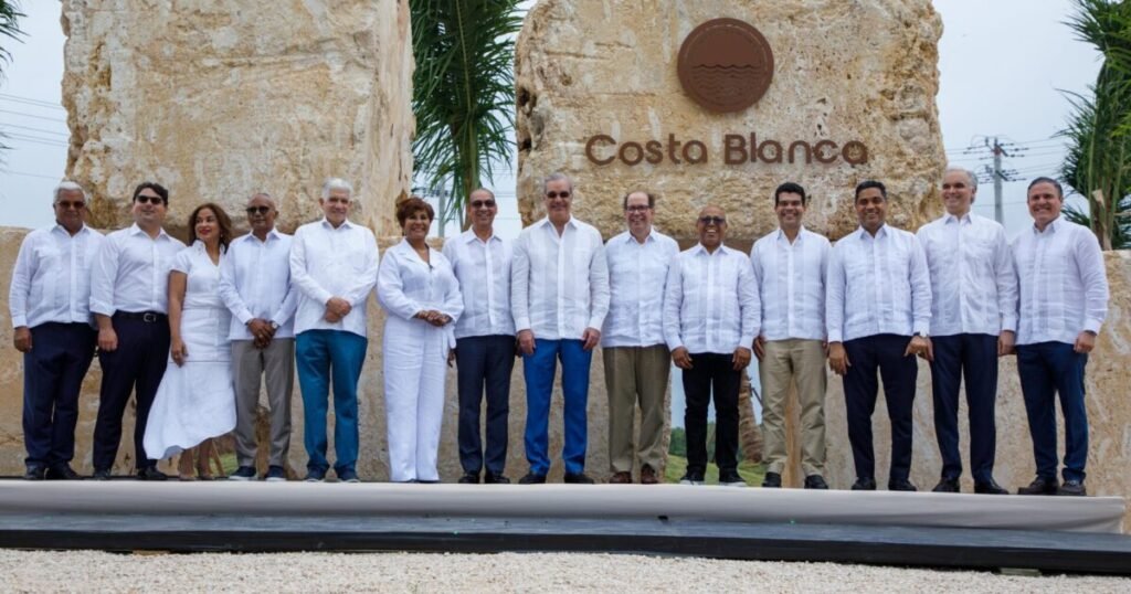 Abinader presenta plan integral para Boca Chica con más de RD$20 mil millones y pone la mira en su ejecución