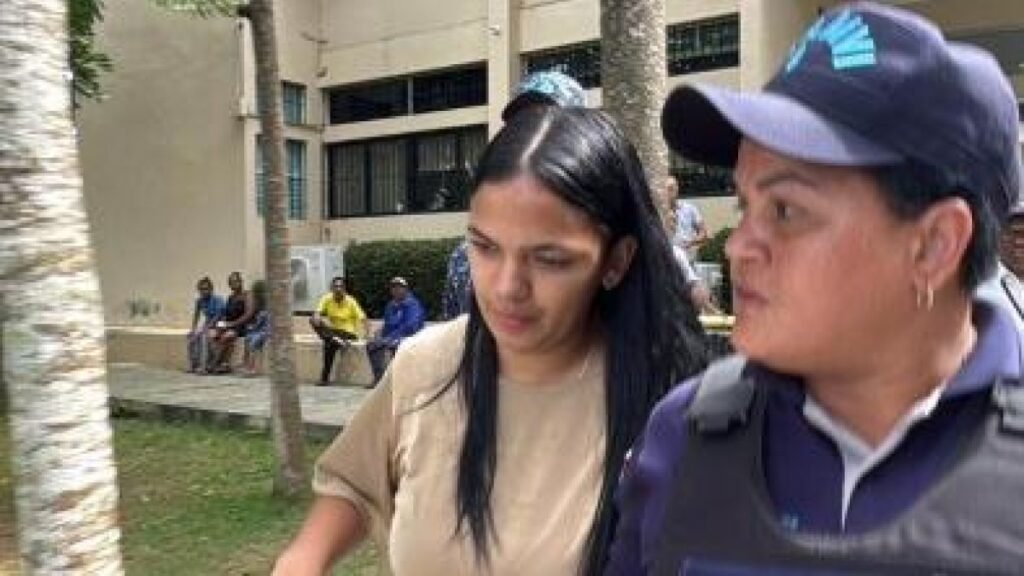 Anabel Díaz vuelve a pedir "solo justicia" tras aplazarse coerción por amenazas de su expareja