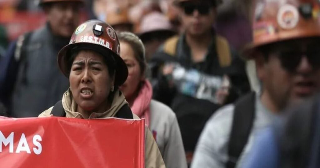 Continúan las protestas y bloqueos en Bolivia mientras el Ejecutivo impulsa otra vía de diálogo