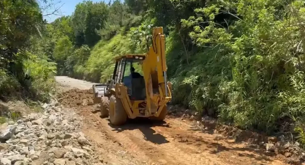 Productores de Naranjo Dulce y Río Boba asumen reparación de su carretera por falta de respuesta oficial