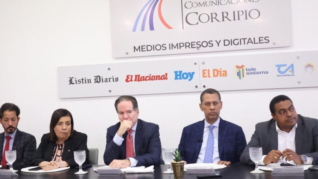Indotel reconoce el avance de la extorsión y las estafas en medio de fallas de control y retrasos legales