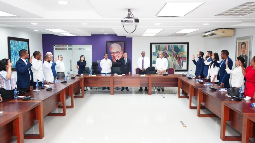 PLD incorpora a exdirigentes del PRM y personal médico en medio del debate por la salud pública