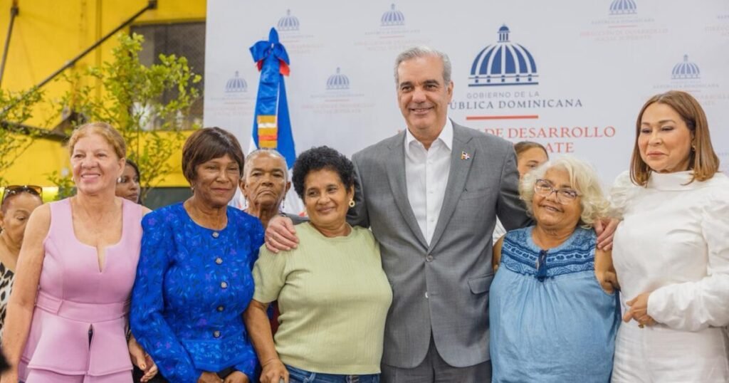 Abinader impulsa Bono Madre 2026 y reafirma el uso de ayudas sociales en acto oficial