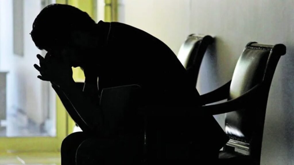 Casos de violencia y suicidio reactivan el debate sobre las líneas de ayuda en el país