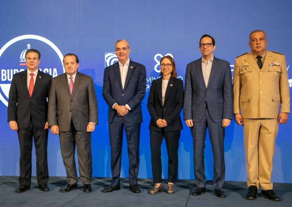 Abinader presenta permiso digital para menores y reaviva la discusión sobre los trámites estatales que aún afectan a la ciudadanía