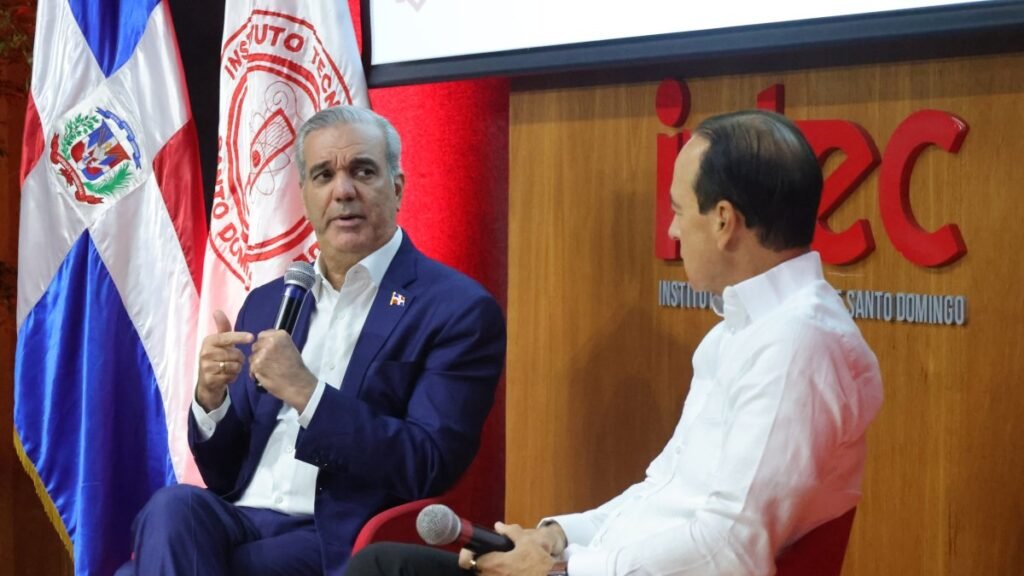 Abinader plantea rezagos en agua, electricidad y respaldo a Mipymes durante acto en Intec