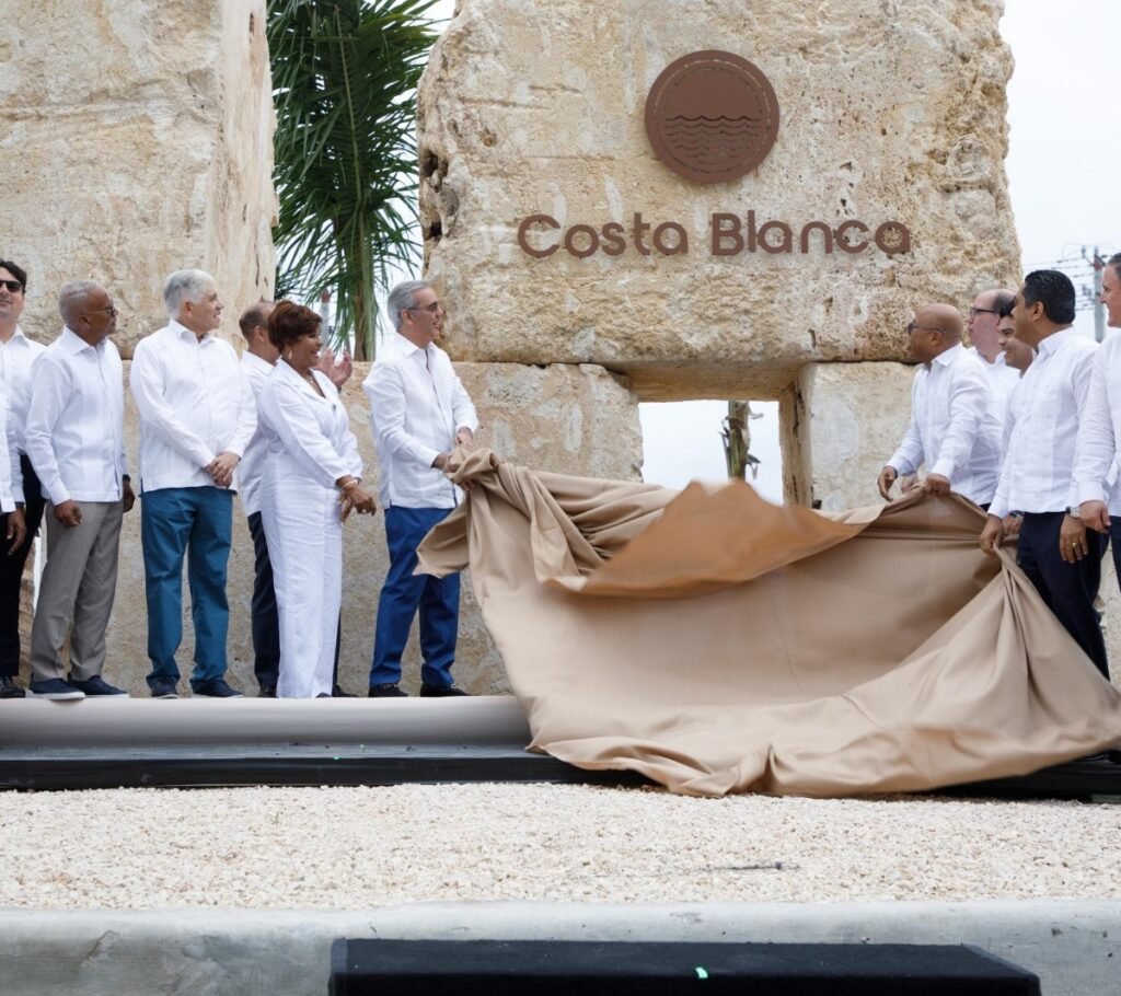 Abinader presenta intervención de más de RD$20 mil millones para Boca Chica y eleva la expectativa sobre su ejecución