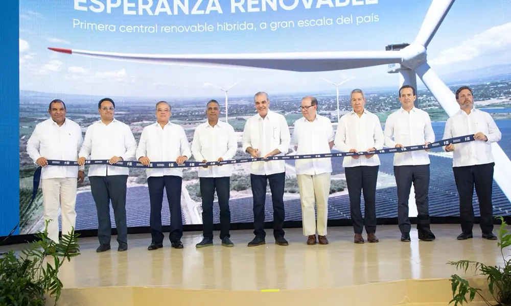 Abinader participa en la inauguración de central en Esperanza en medio de reclamos por resultados medibles en el sistema eléctrico