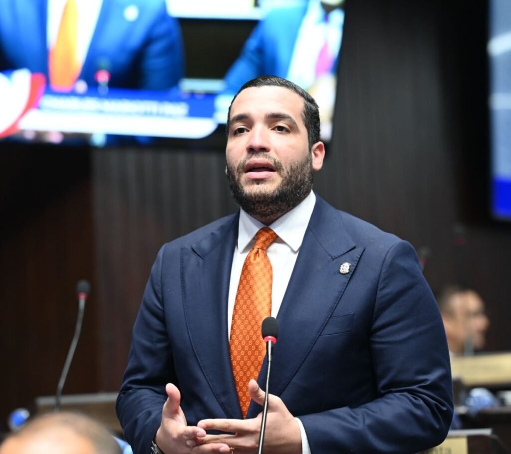 Mariotti Jr. cuestiona la gestión del PRM y asocia el “cambio” con deterioro en servicios y economía
