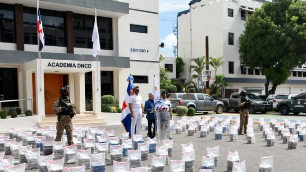Decomiso de 978 paquetes de presunta cocaína vuelve a poner presión sobre la vigilancia en las costas de Santo Domingo