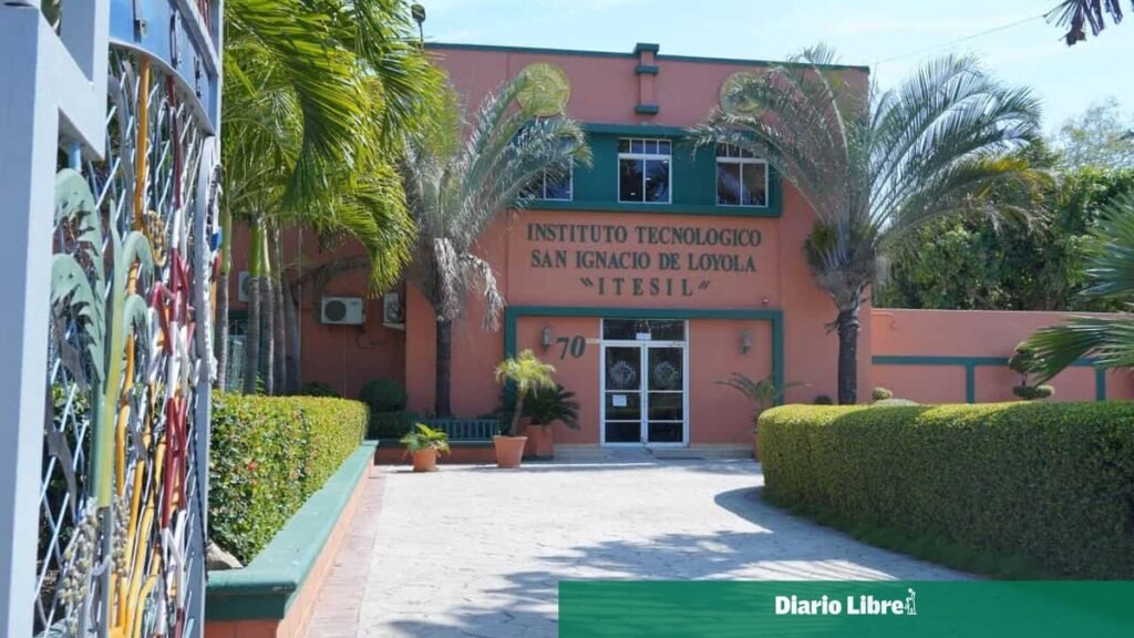 Loyola recibe premio y reabre el debate sobre la deuda de la frontera