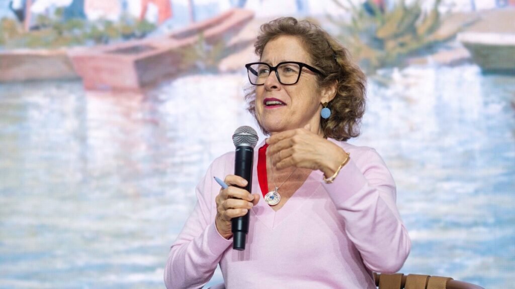 Berna González Harbour sitúa la novela negra frente al abuso de poder y las crisis sociales
