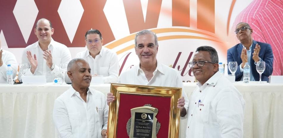 Umpih distingue a Abinader, Sanz Lovatón y Pérez en su asamblea anual