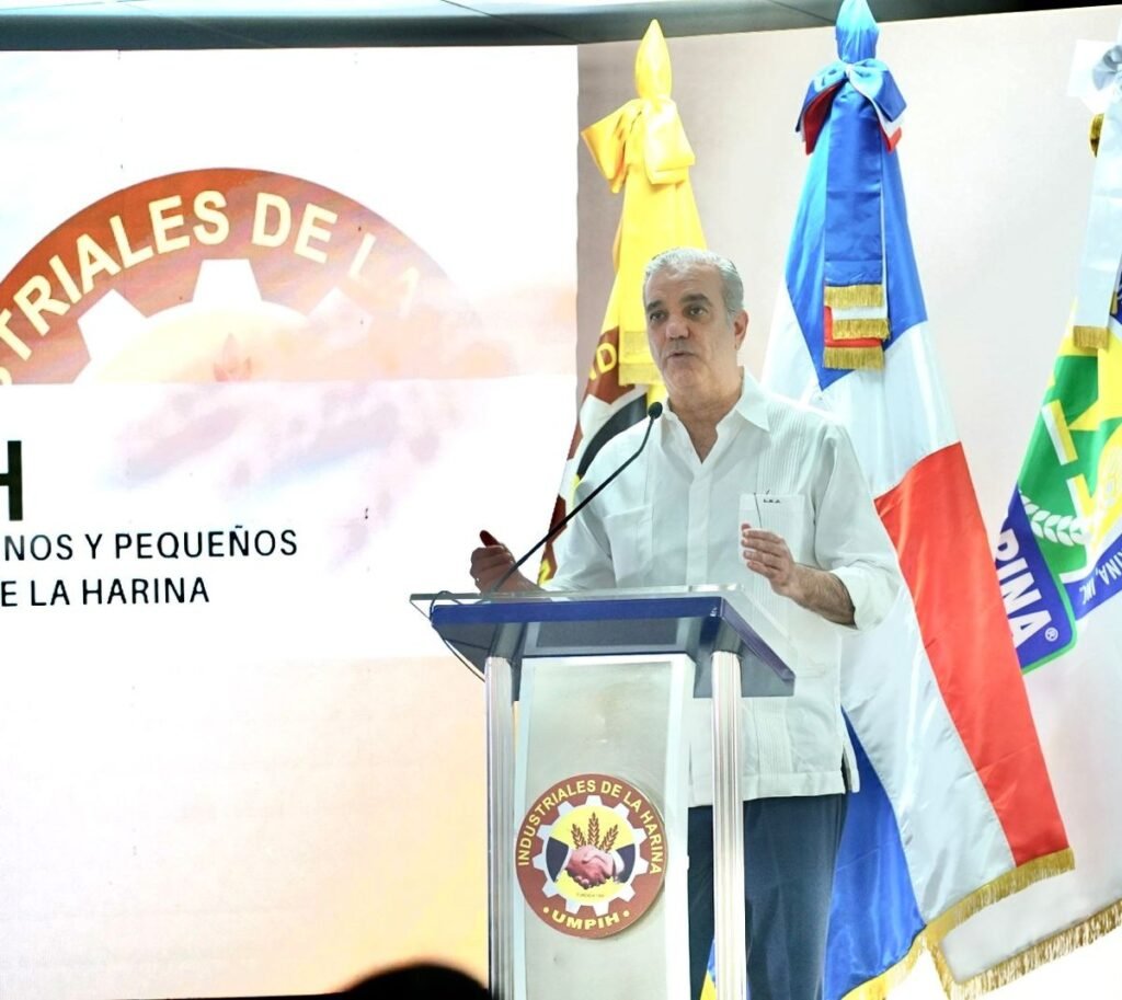 Abinader promete mantener accesible el pan mientras refuerza apoyo oficial al sector harinero
