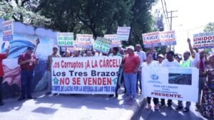 Vecinos de Los Tres Brazos salen a las calles por apagones, tarifas altas y obras pendientes