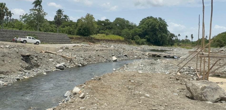 Medio Ambiente admite que persiste la extracción ilegal en el río Camú pese a operativos y sanciones