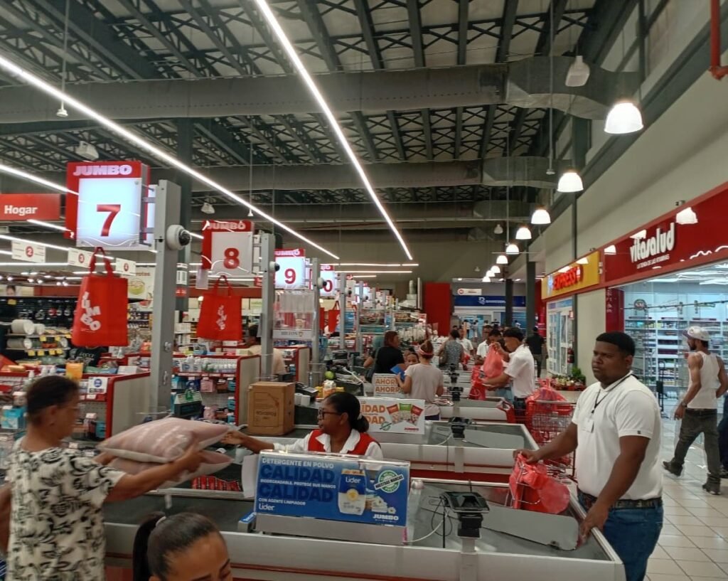 Compras por el Día de las Madres animan el comercio en Puerto Plata pese a las quejas por la economía