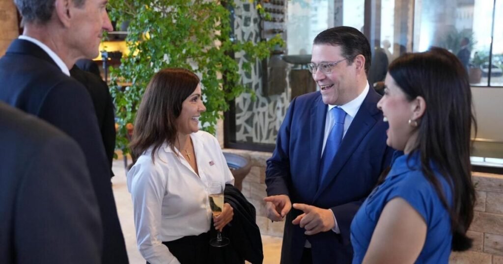 Gobierno presenta ante diplomáticos cifras de inversión y comercio en medio de mayores exigencias de resultados