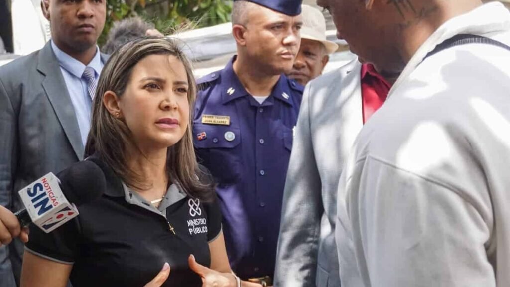 Rosalba Ramos alerta en Villa Consuelo sobre materiales de dudosa procedencia en negocios de metaleros