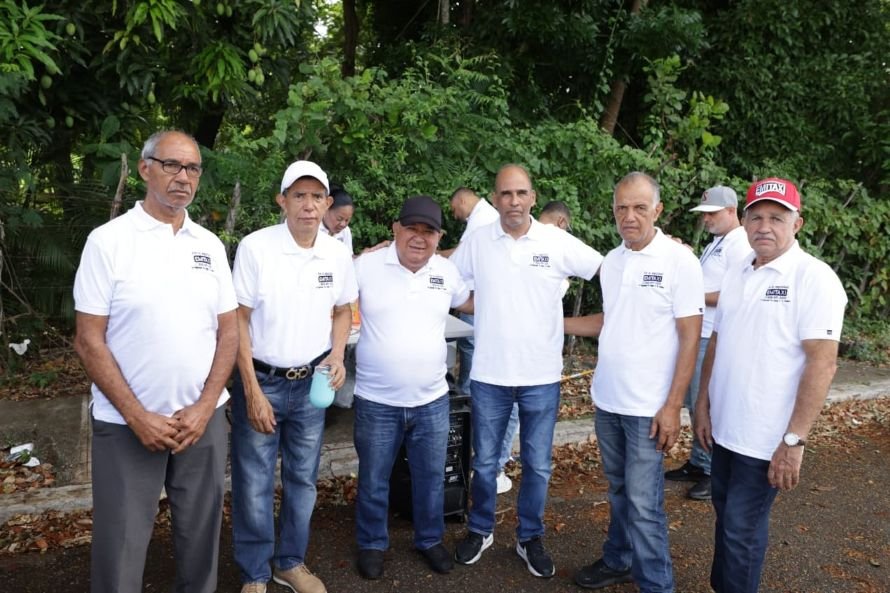 Emitaxi inspecciona 450 unidades en Santiago y reaviva la exigencia de controles continuos al transporte