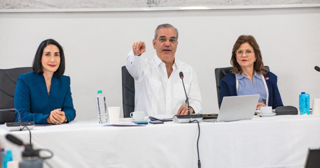 Abinader y Peña revisan en Santiago avances de más de 200 obras y compromisos pendientes