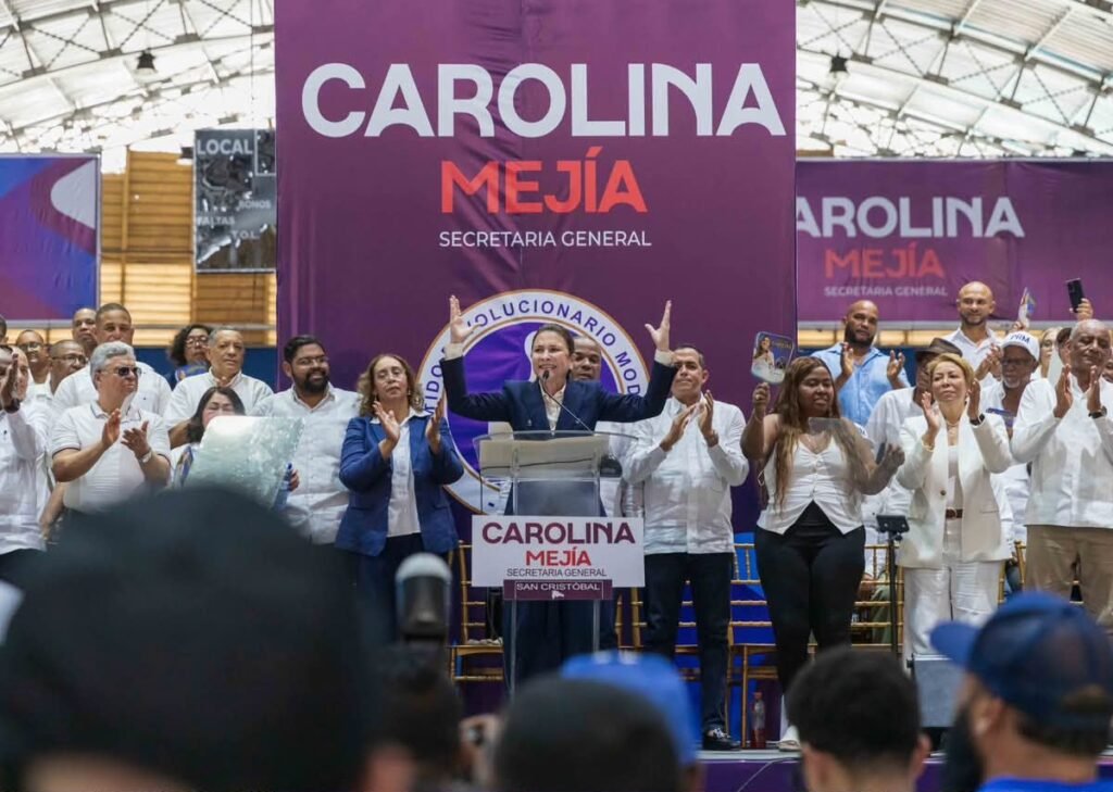Carolina Mejía impulsa su aspiración presidencial en un acto del PRM en San Cristóbal bajo la mirada de la continuidad oficialista