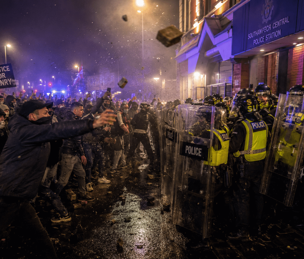 Disturbios en Southampton exponen crisis de confianza tras la actuación policial en el caso Henry Nowak