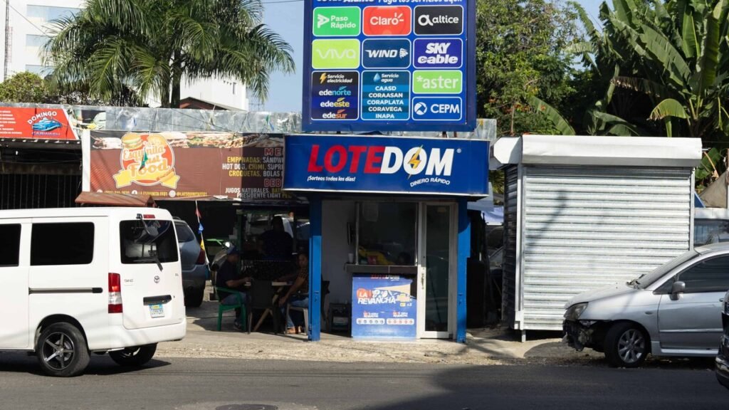 La banca de Lotedom en Los Jardines reabre el debate sobre el control del espacio peatonal