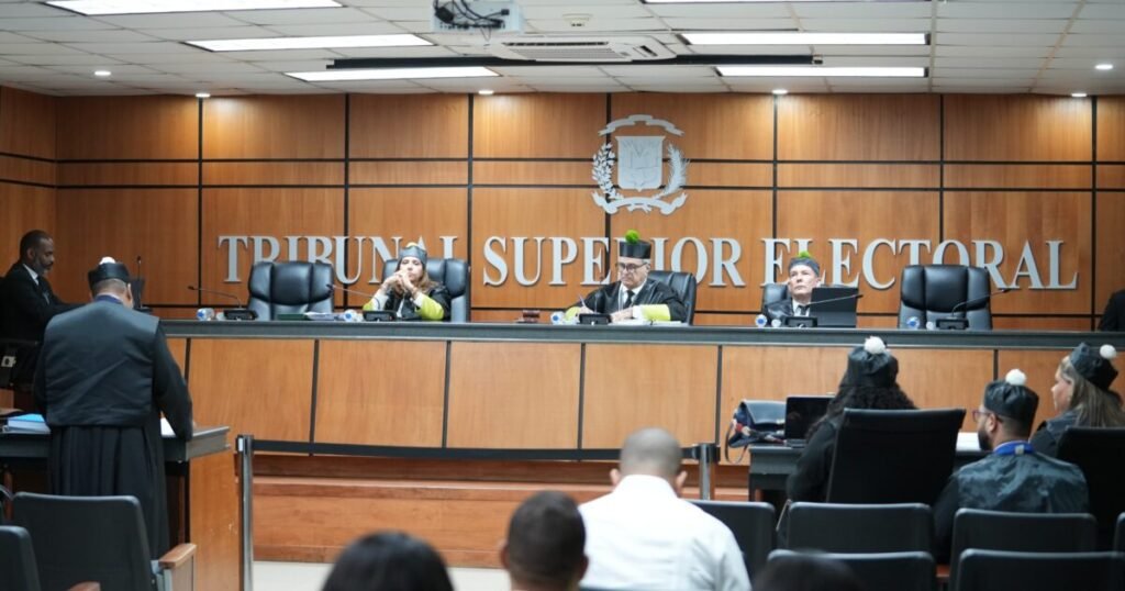 TSE deja pendiente decisión sobre recurso que impugna restricciones de la JCE a encuestas electorales