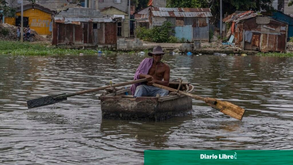 En Las Lilas, cruzar el Ozama sigue siendo parte de la vida diaria