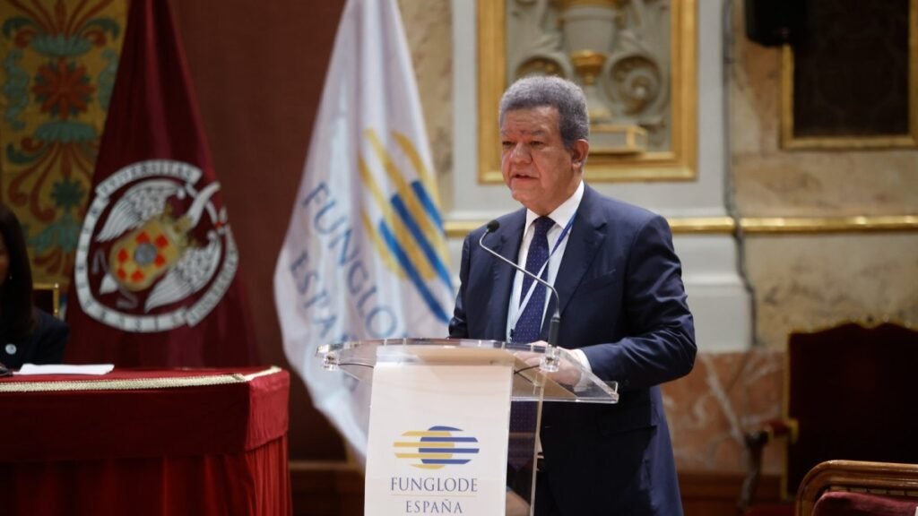 Leonel Fernández advierte que la IA y la economía del conocimiento son urgentes para América Latina