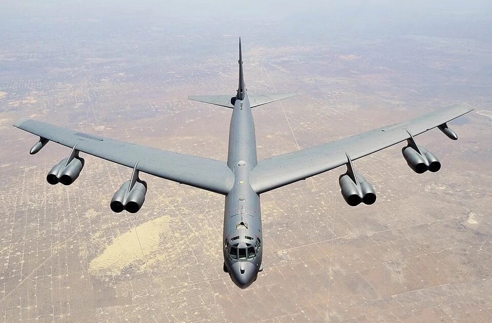 Un B-52 se estrella en California y deja abiertas dudas sobre seguridad y el estado de la tripulación