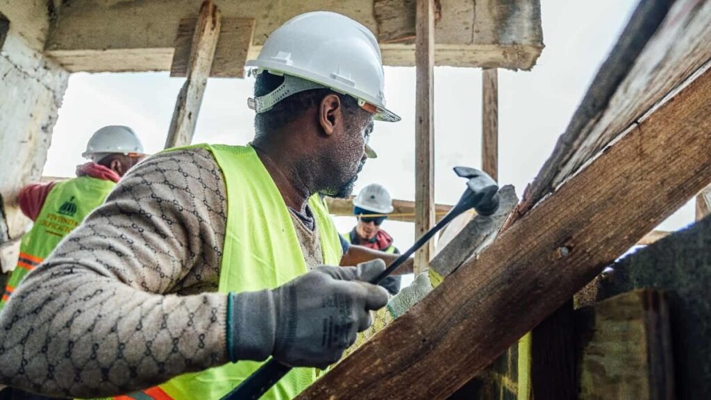 Construcción crece con mínima presencia estatal y alta paralización en el Gran Santo Domingo