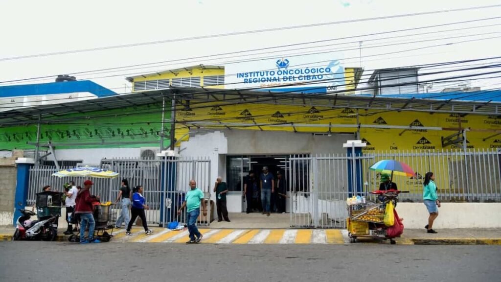Caso por presunto desvío de fondos para pacientes con cáncer llega a coerción en Santiago